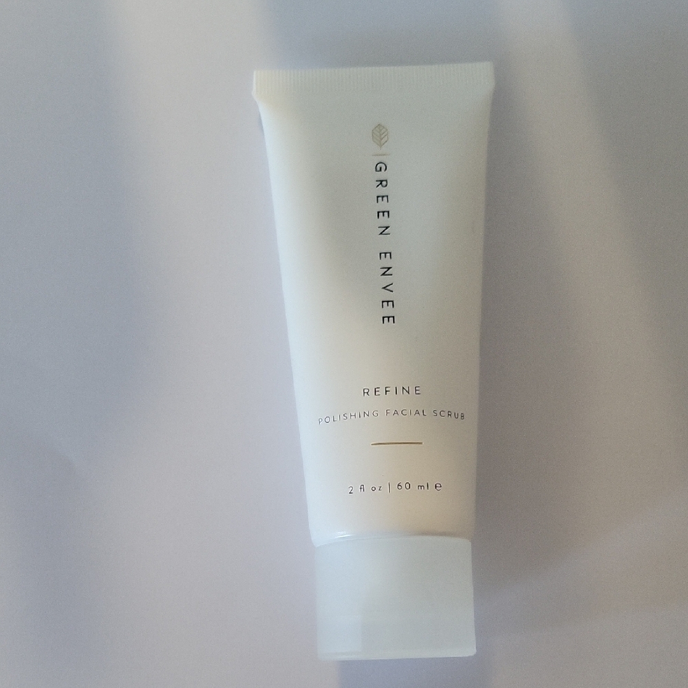 Green Envee Polishing Facial Scrub New 2oz
